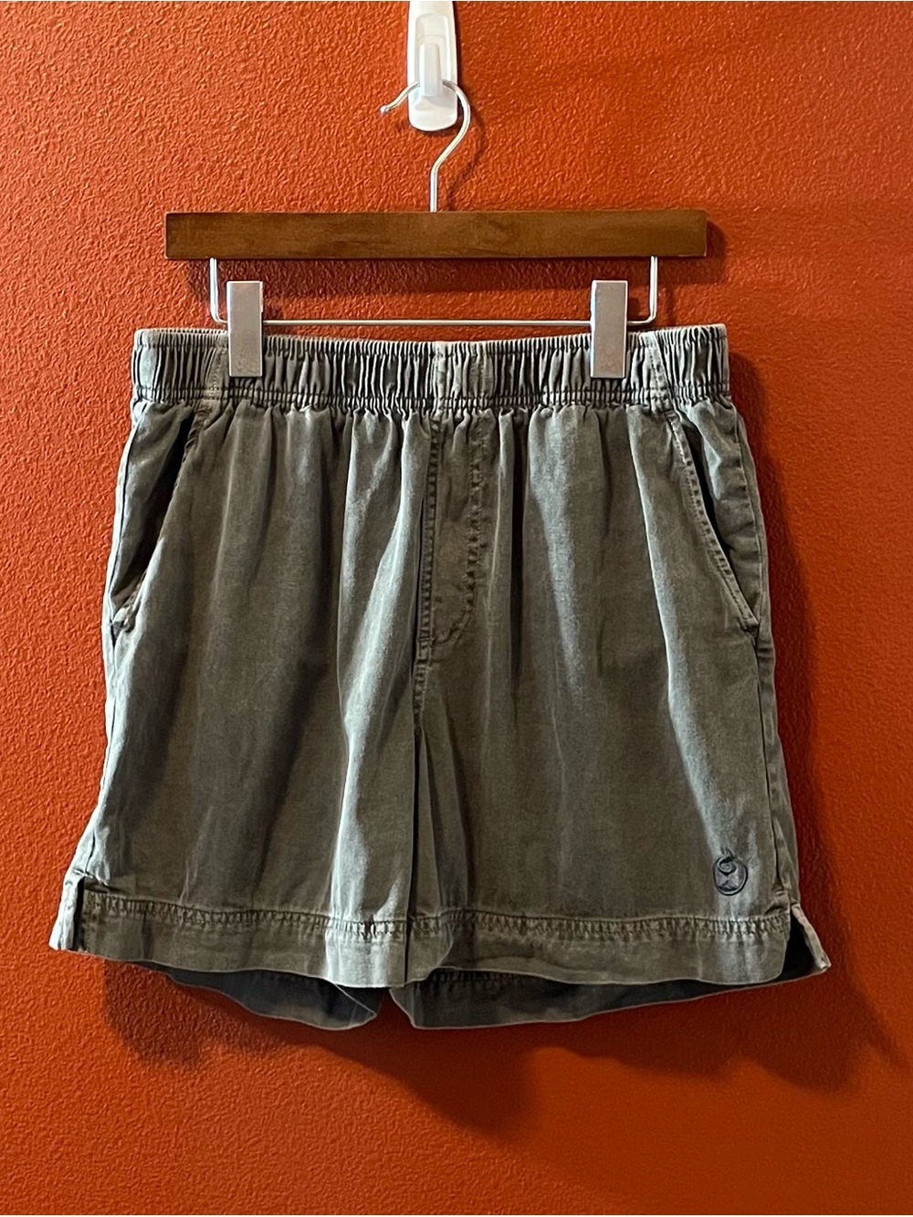 Crazy Shirts Men’s 5” Classic Cotton Twill Gray Wash Pull On Shorts